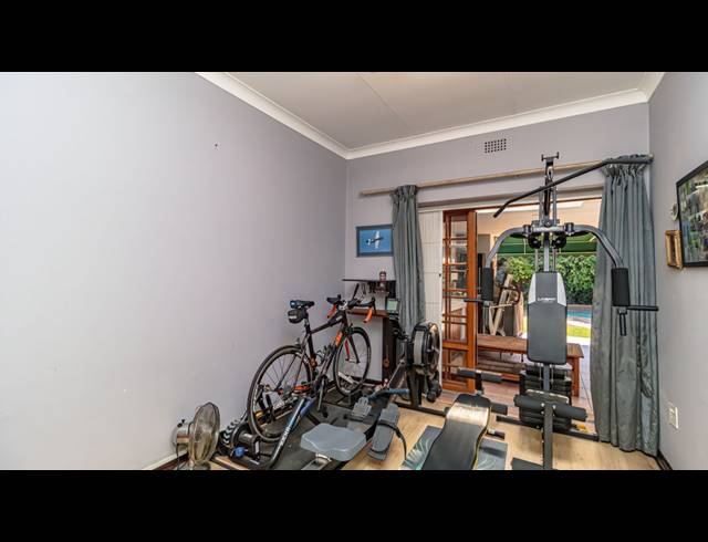 3 BEDROOM FREEHOLD FOR SALE IN HIGHWAY GARDENS